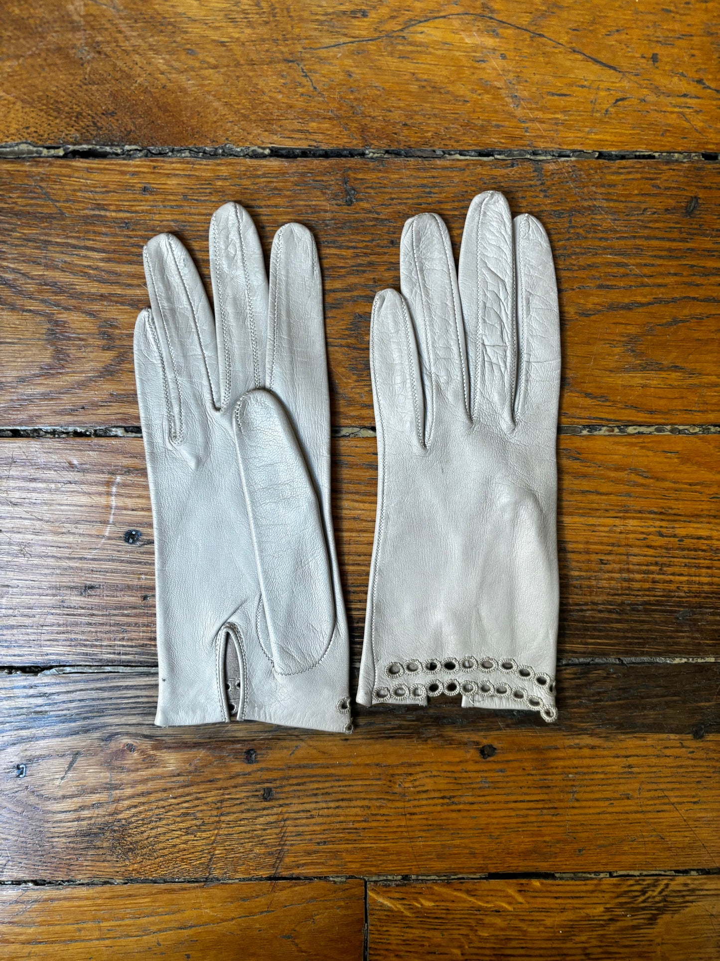 Vintage leather soft grey gloves