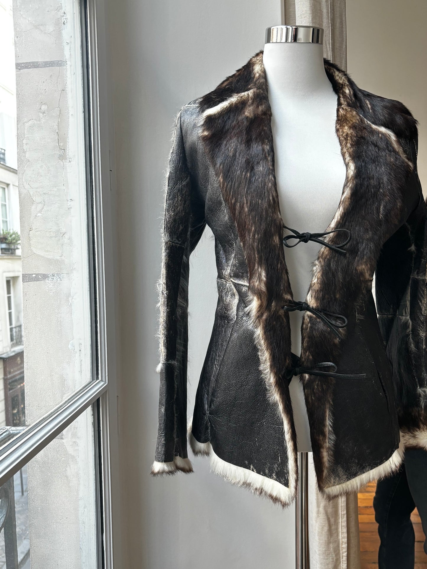 Vintage leather jacket with fur details
