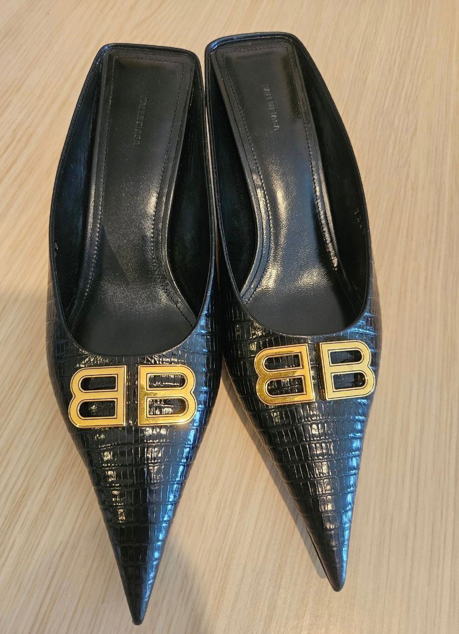Balenciaga knife mule